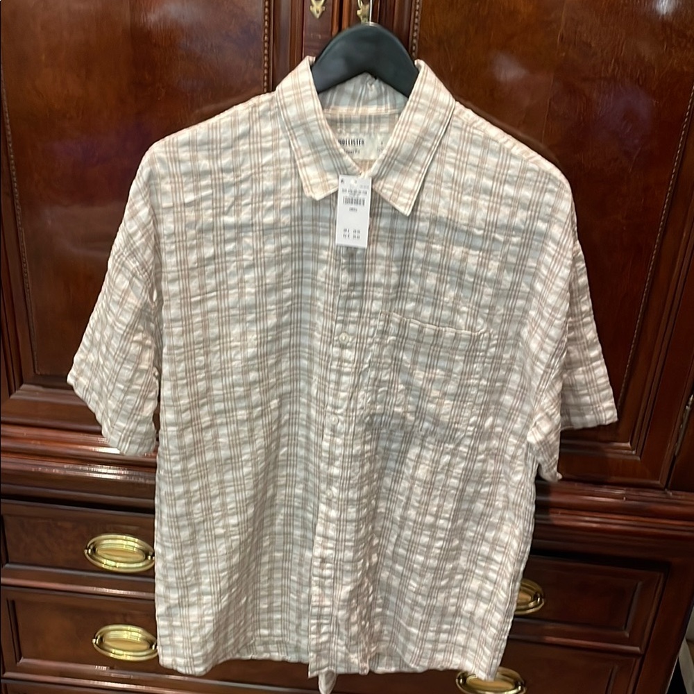 Hollister Men's Beige Plaid Button-Down Shirt
